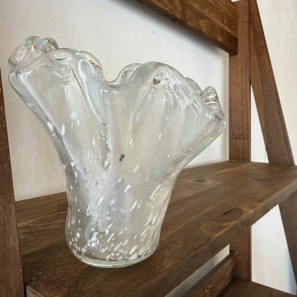 Gruppo T1 Italy Hand Blown Glass Handkerchief Vase White Speckled Ruffle